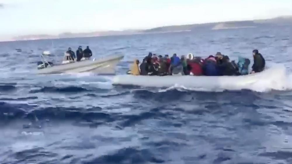 BM: En az 17 bin göçmen Yunanistan deniz sınırından geri itildi