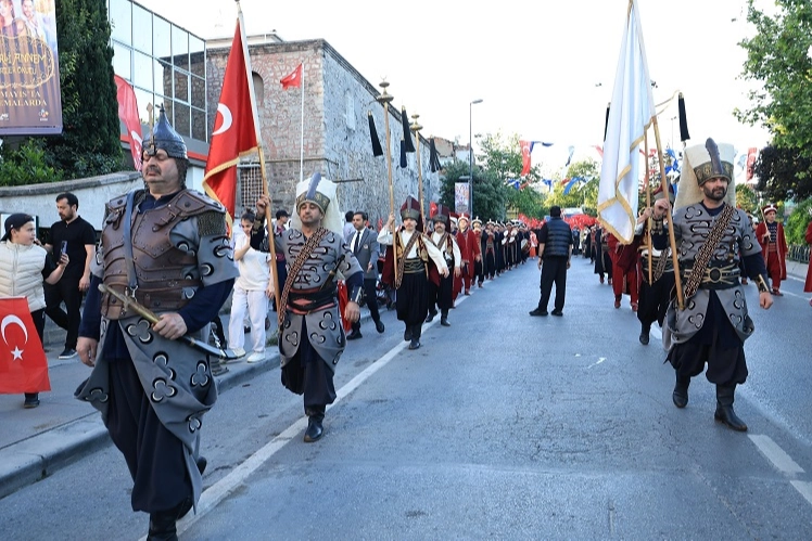Sara&ccedil;hane'de fetih coşkusu